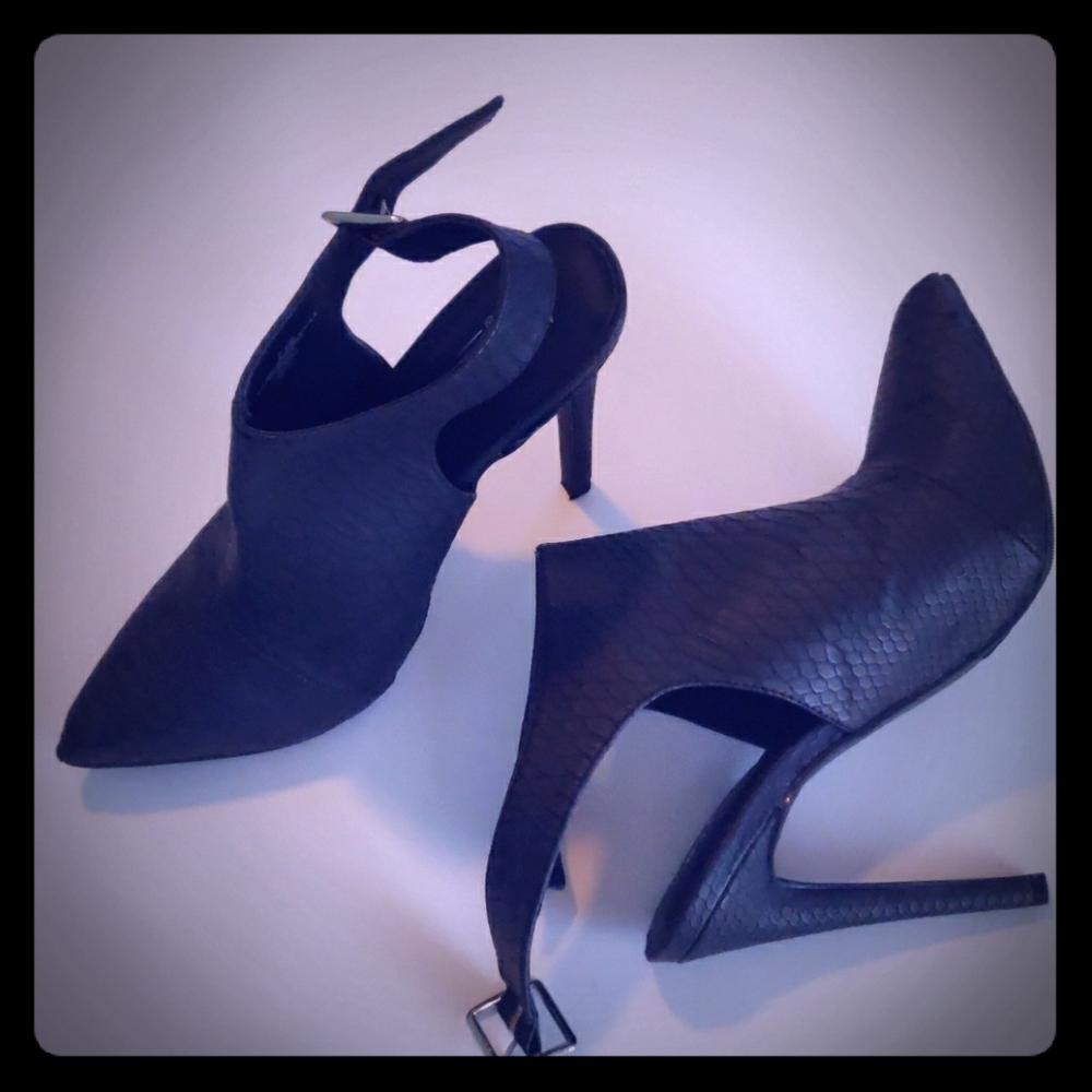 Mossimo Size 7 1/2 black 4" - 5" inch heel